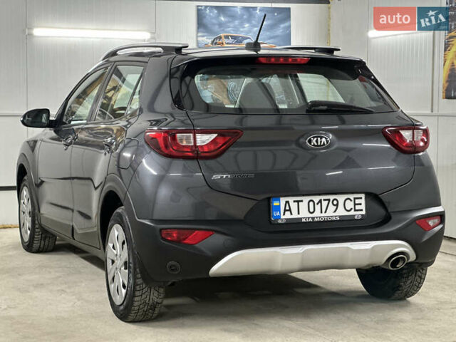 Серый Киа Stonic, объемом двигателя 1.4 л и пробегом 137 тыс. км за 11850 $, фото 63 на Automoto.ua