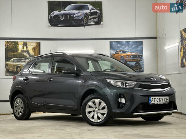 Серый Киа Stonic, объемом двигателя 1.4 л и пробегом 137 тыс. км за 11850 $, фото 3 на Automoto.ua