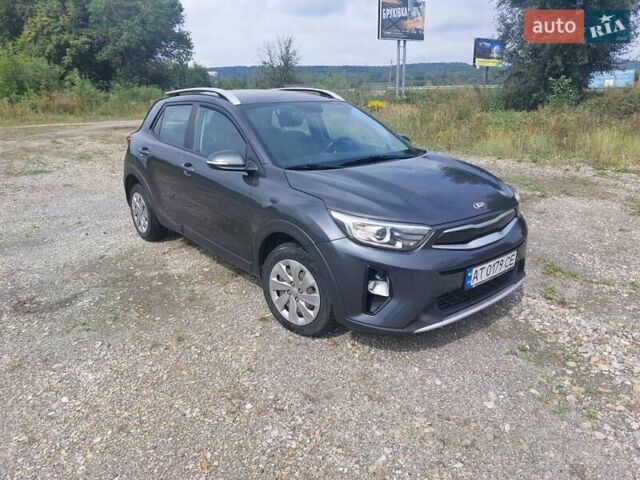 Серый Киа Stonic, объемом двигателя 1.4 л и пробегом 135 тыс. км за 13000 $, фото 1 на Automoto.ua