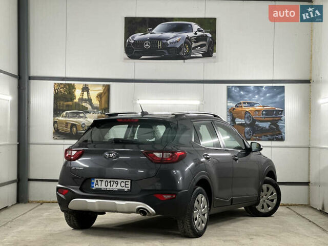 Серый Киа Stonic, объемом двигателя 1.4 л и пробегом 137 тыс. км за 11850 $, фото 59 на Automoto.ua