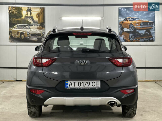 Серый Киа Stonic, объемом двигателя 1.4 л и пробегом 137 тыс. км за 11850 $, фото 60 на Automoto.ua