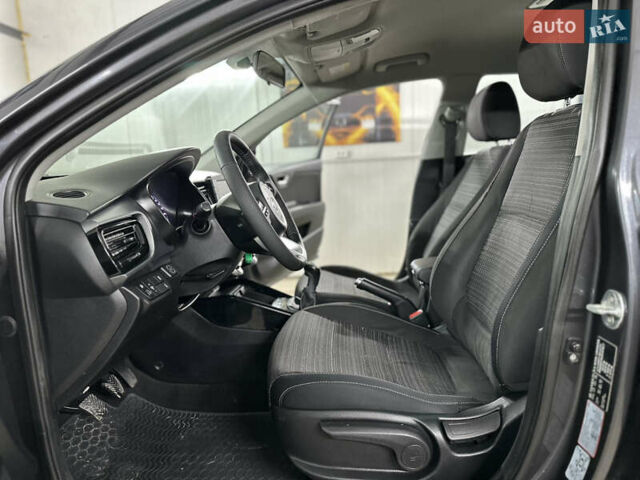 Серый Киа Stonic, объемом двигателя 1.4 л и пробегом 137 тыс. км за 11850 $, фото 78 на Automoto.ua