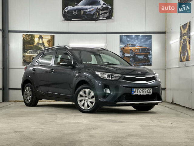 Серый Киа Stonic, объемом двигателя 1.4 л и пробегом 137 тыс. км за 11850 $, фото 9 на Automoto.ua