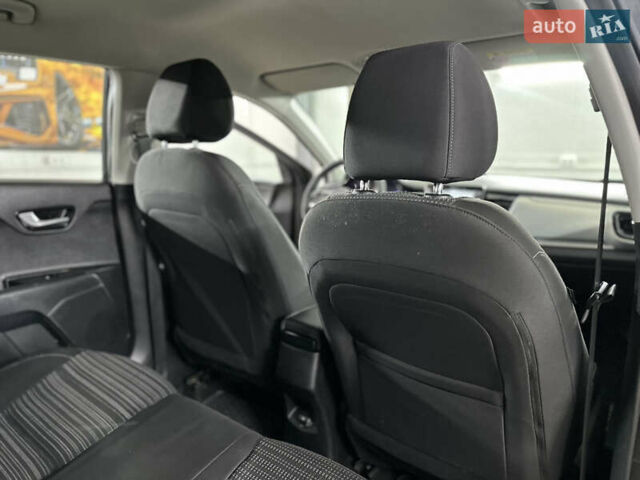 Серый Киа Stonic, объемом двигателя 1.4 л и пробегом 137 тыс. км за 11850 $, фото 93 на Automoto.ua