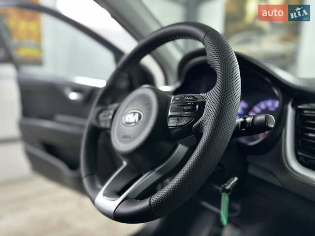 Серый Киа Stonic, объемом двигателя 1.4 л и пробегом 137 тыс. км за 11850 $, фото 91 на Automoto.ua