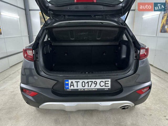 Серый Киа Stonic, объемом двигателя 1.4 л и пробегом 137 тыс. км за 11850 $, фото 102 на Automoto.ua
