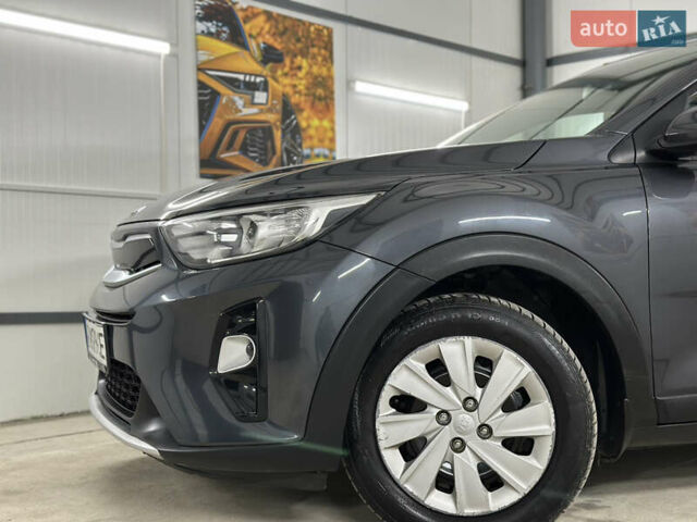 Серый Киа Stonic, объемом двигателя 1.4 л и пробегом 137 тыс. км за 11850 $, фото 23 на Automoto.ua