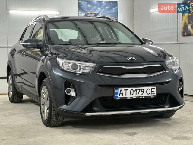 Серый Киа Stonic, объемом двигателя 1.4 л и пробегом 137 тыс. км за 11850 $, фото 30 на Automoto.ua