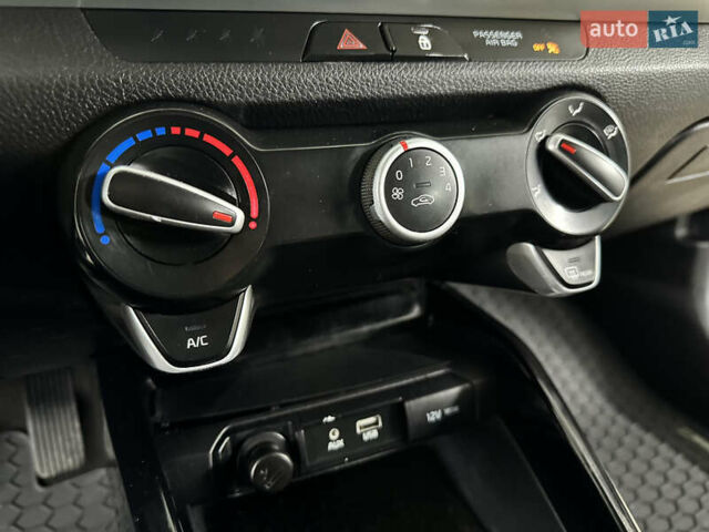 Серый Киа Stonic, объемом двигателя 1.4 л и пробегом 137 тыс. км за 11850 $, фото 74 на Automoto.ua