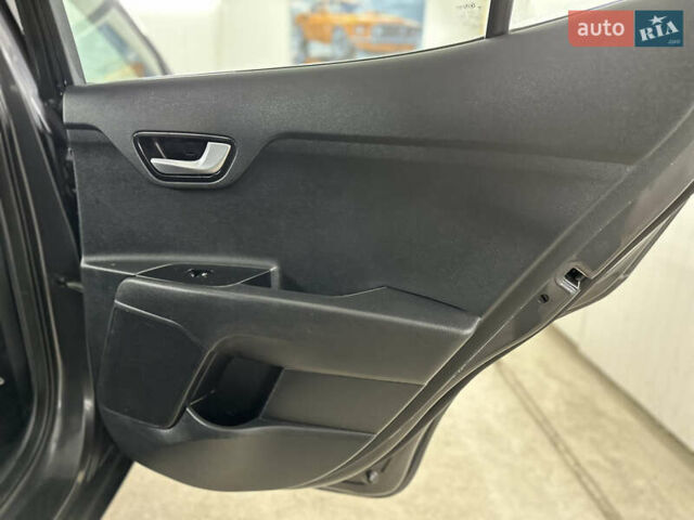 Серый Киа Stonic, объемом двигателя 1.4 л и пробегом 137 тыс. км за 11850 $, фото 92 на Automoto.ua