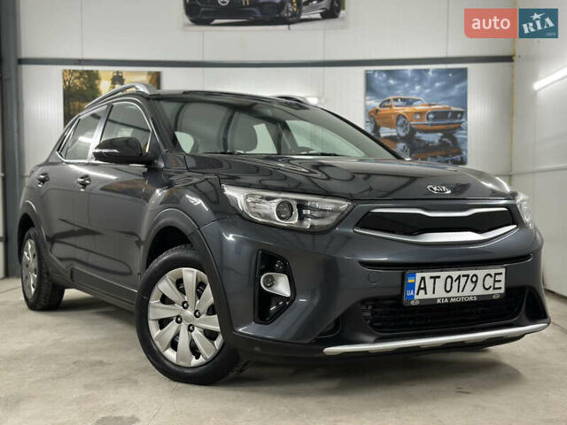 Серый Киа Stonic, объемом двигателя 1.4 л и пробегом 137 тыс. км за 11850 $, фото 12 на Automoto.ua