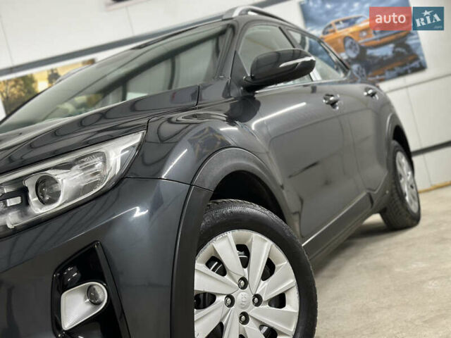 Серый Киа Stonic, объемом двигателя 1.4 л и пробегом 137 тыс. км за 11850 $, фото 21 на Automoto.ua