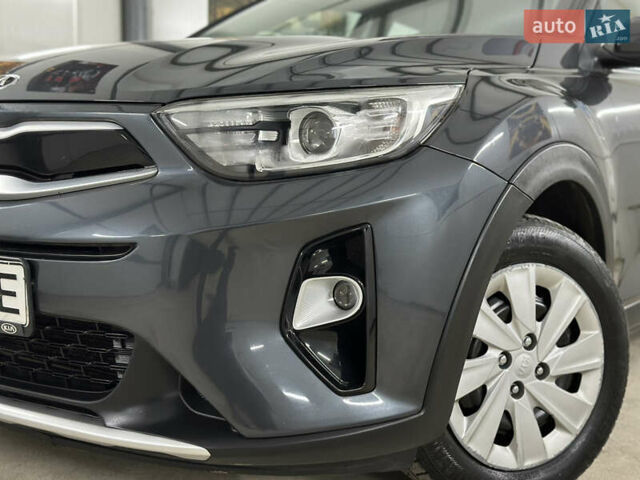 Серый Киа Stonic, объемом двигателя 1.4 л и пробегом 137 тыс. км за 11850 $, фото 19 на Automoto.ua