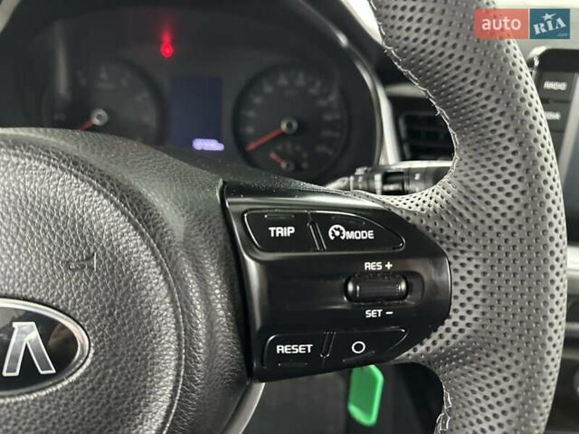 Серый Киа Stonic, объемом двигателя 1.4 л и пробегом 137 тыс. км за 11850 $, фото 71 на Automoto.ua