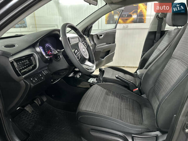 Серый Киа Stonic, объемом двигателя 1.4 л и пробегом 137 тыс. км за 11850 $, фото 77 на Automoto.ua