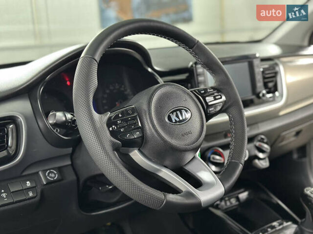 Серый Киа Stonic, объемом двигателя 1.4 л и пробегом 137 тыс. км за 11850 $, фото 69 на Automoto.ua