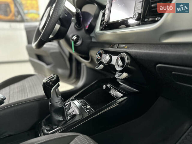 Серый Киа Stonic, объемом двигателя 1.4 л и пробегом 137 тыс. км за 11850 $, фото 84 на Automoto.ua