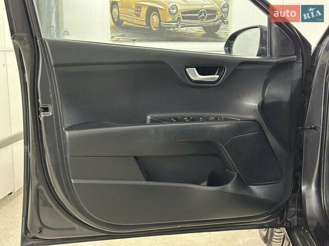 Серый Киа Stonic, объемом двигателя 1.4 л и пробегом 137 тыс. км за 11850 $, фото 64 на Automoto.ua