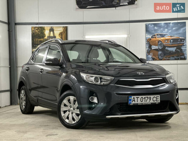 Серый Киа Stonic, объемом двигателя 1.4 л и пробегом 137 тыс. км за 11850 $, фото 2 на Automoto.ua
