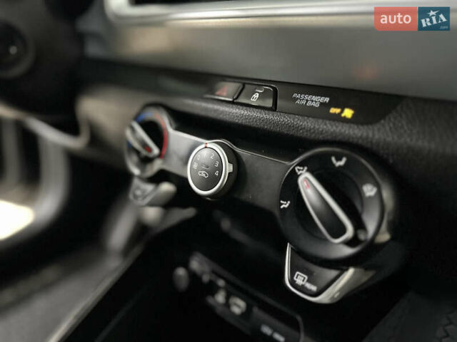 Серый Киа Stonic, объемом двигателя 1.4 л и пробегом 137 тыс. км за 11850 $, фото 89 на Automoto.ua