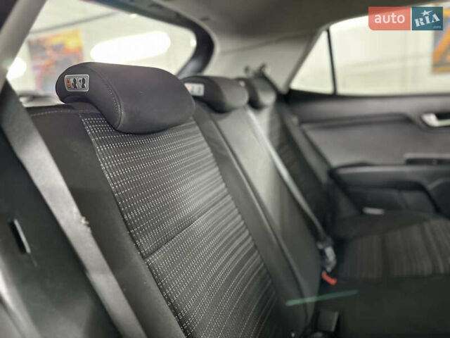 Серый Киа Stonic, объемом двигателя 1.4 л и пробегом 137 тыс. км за 11850 $, фото 95 на Automoto.ua