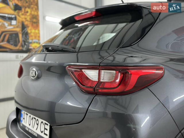 Серый Киа Stonic, объемом двигателя 1.4 л и пробегом 137 тыс. км за 11850 $, фото 54 на Automoto.ua