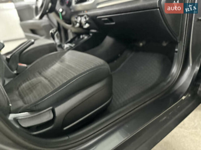 Серый Киа Stonic, объемом двигателя 1.4 л и пробегом 137 тыс. км за 11850 $, фото 85 на Automoto.ua