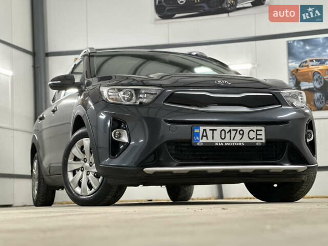 Серый Киа Stonic, объемом двигателя 1.4 л и пробегом 137 тыс. км за 11850 $, фото 1 на Automoto.ua