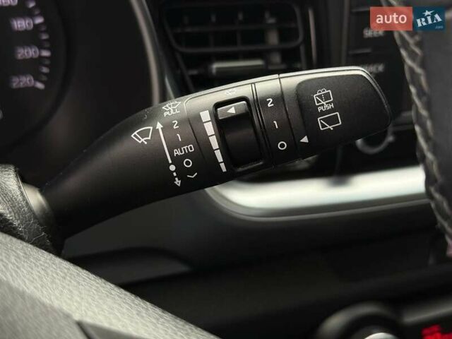 Сірий Кіа Stonic, об'ємом двигуна 1.37 л та пробігом 58 тис. км за 16800 $, фото 28 на Automoto.ua