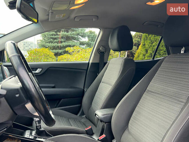 Серый Киа Stonic, объемом двигателя 1.37 л и пробегом 83 тыс. км за 18500 $, фото 8 на Automoto.ua