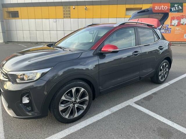 Сірий Кіа Stonic, об'ємом двигуна 1.37 л та пробігом 76 тис. км за 18000 $, фото 2 на Automoto.ua