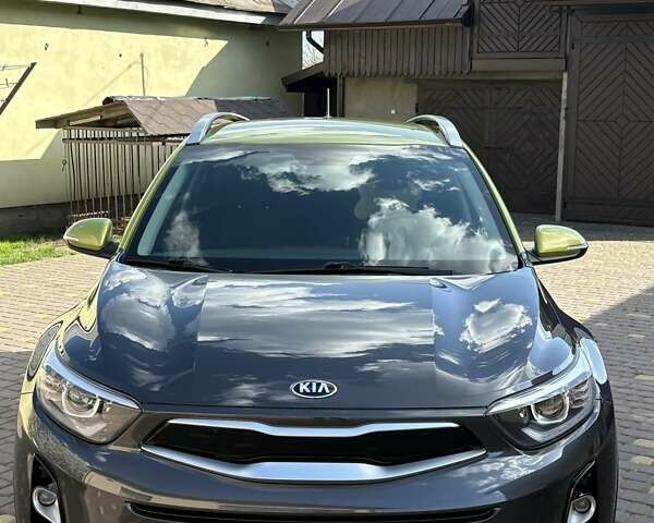 Серый Киа Stonic, объемом двигателя 1.37 л и пробегом 64 тыс. км за 15800 $, фото 7 на Automoto.ua