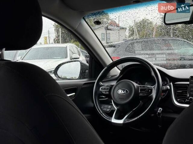 Сірий Кіа Stonic, об'ємом двигуна 1.37 л та пробігом 58 тис. км за 16800 $, фото 44 на Automoto.ua