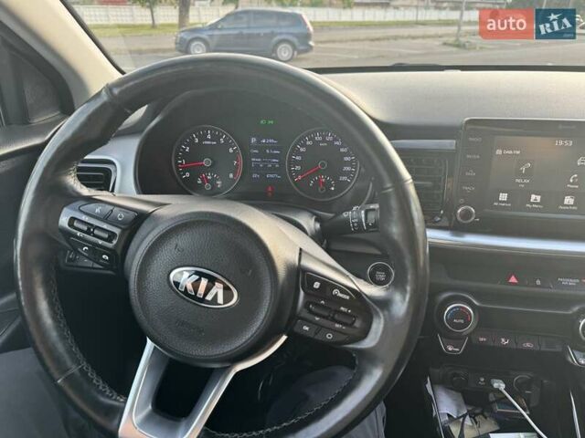 Сірий Кіа Stonic, об'ємом двигуна 1.37 л та пробігом 76 тис. км за 18000 $, фото 7 на Automoto.ua