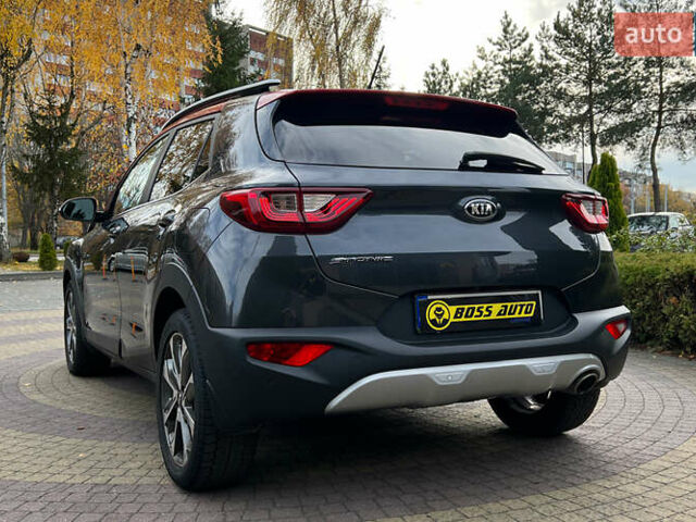 Серый Киа Stonic, объемом двигателя 1.37 л и пробегом 83 тыс. км за 18500 $, фото 4 на Automoto.ua