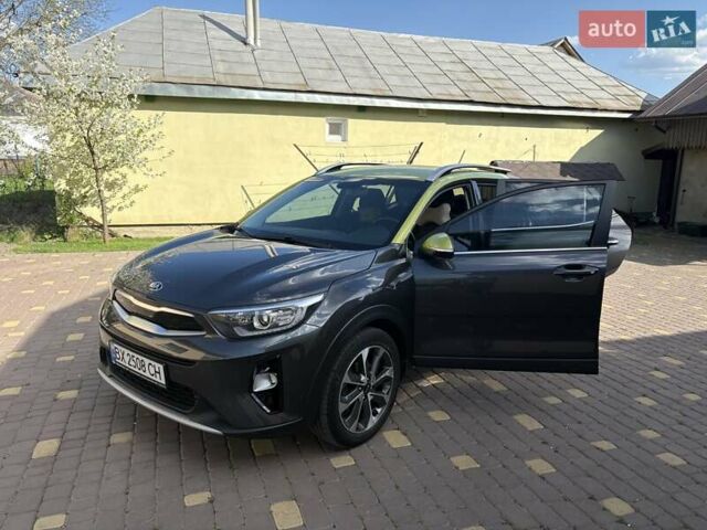 Серый Киа Stonic, объемом двигателя 1.37 л и пробегом 64 тыс. км за 15800 $, фото 6 на Automoto.ua