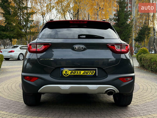 Серый Киа Stonic, объемом двигателя 1.37 л и пробегом 83 тыс. км за 18500 $, фото 5 на Automoto.ua