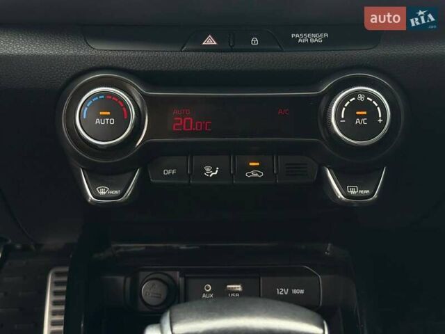 Сірий Кіа Stonic, об'ємом двигуна 1.37 л та пробігом 58 тис. км за 16800 $, фото 31 на Automoto.ua