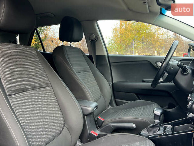 Серый Киа Stonic, объемом двигателя 1.37 л и пробегом 83 тыс. км за 18500 $, фото 19 на Automoto.ua