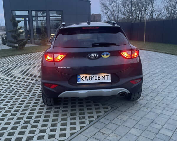 Серый Киа Stonic, объемом двигателя 1.4 л и пробегом 59 тыс. км за 14800 $, фото 2 на Automoto.ua