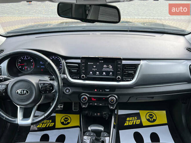 Серый Киа Stonic, объемом двигателя 1.37 л и пробегом 83 тыс. км за 18500 $, фото 13 на Automoto.ua