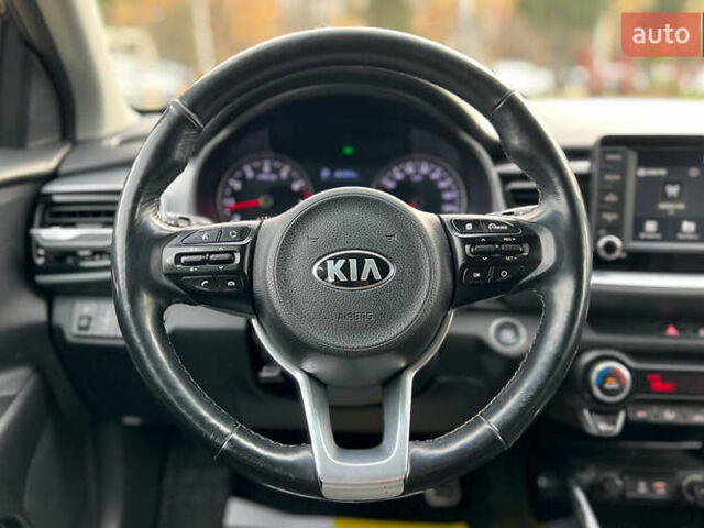 Серый Киа Stonic, объемом двигателя 1.37 л и пробегом 83 тыс. км за 18500 $, фото 10 на Automoto.ua