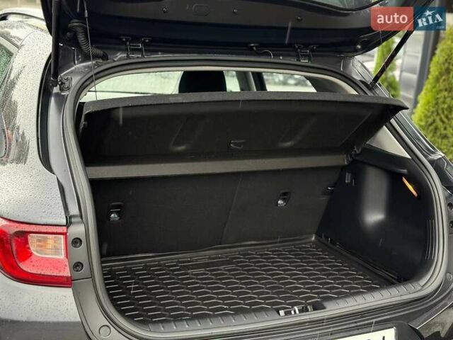 Сірий Кіа Stonic, об'ємом двигуна 1.37 л та пробігом 58 тис. км за 16800 $, фото 54 на Automoto.ua