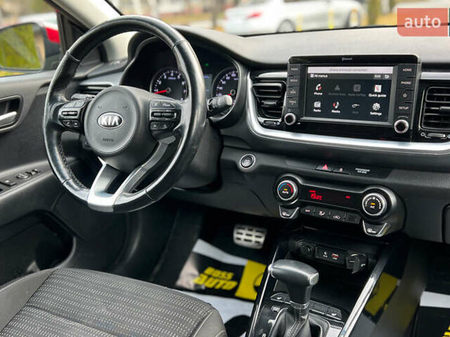 Серый Киа Stonic, объемом двигателя 1.37 л и пробегом 83 тыс. км за 18500 $, фото 20 на Automoto.ua