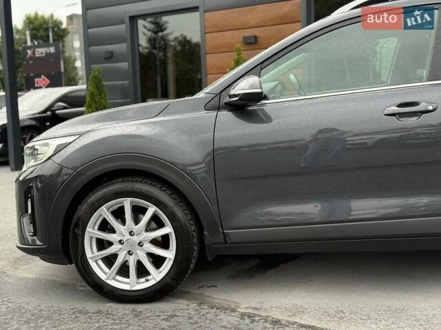 Сірий Кіа Stonic, об'ємом двигуна 1.37 л та пробігом 58 тис. км за 16800 $, фото 10 на Automoto.ua