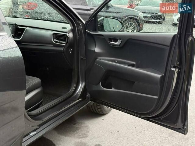 Сірий Кіа Stonic, об'ємом двигуна 1.37 л та пробігом 58 тис. км за 16800 $, фото 47 на Automoto.ua
