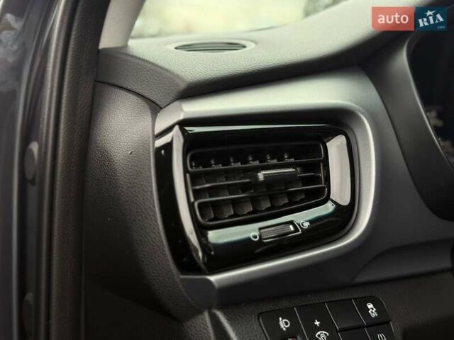 Сірий Кіа Stonic, об'ємом двигуна 1.37 л та пробігом 58 тис. км за 16800 $, фото 23 на Automoto.ua