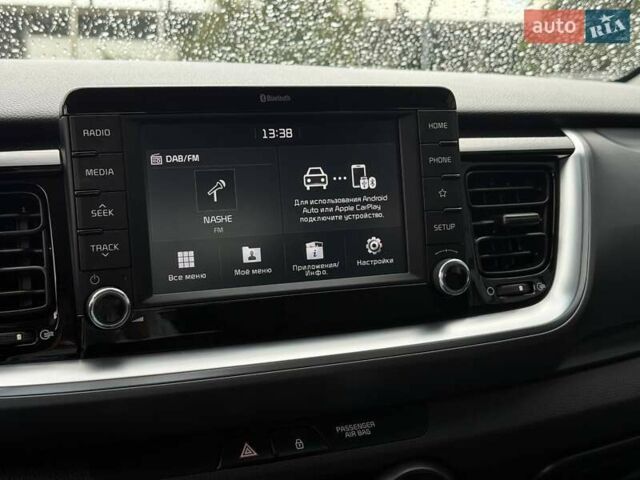 Сірий Кіа Stonic, об'ємом двигуна 1.37 л та пробігом 58 тис. км за 16800 $, фото 30 на Automoto.ua