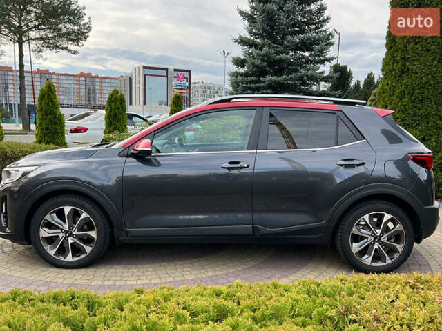 Серый Киа Stonic, объемом двигателя 1.37 л и пробегом 83 тыс. км за 18500 $, фото 3 на Automoto.ua