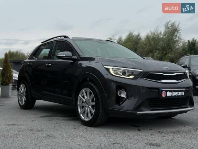 Сірий Кіа Stonic, об'ємом двигуна 1.37 л та пробігом 58 тис. км за 16800 $, фото 3 на Automoto.ua